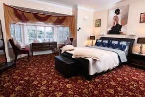Luxury Double Room, 1 King Bed | Soundproofing, iron/ironing board, free WiFi, bed sheets - Cilbrwyn Countryside Retreat (Swansea)