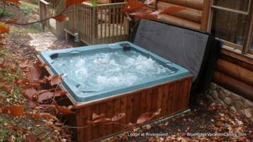 House | Outdoor spa tub