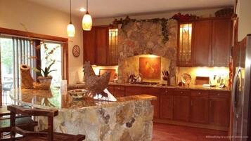 House | Private kitchen | Fridge, microwave, oven, stovetop