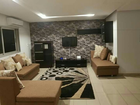 Deluxe Apartment, 2 Bedrooms | Living area