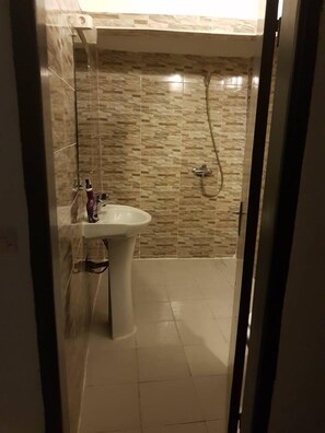 Deluxe Apartment, 2 Bedrooms | Bathroom