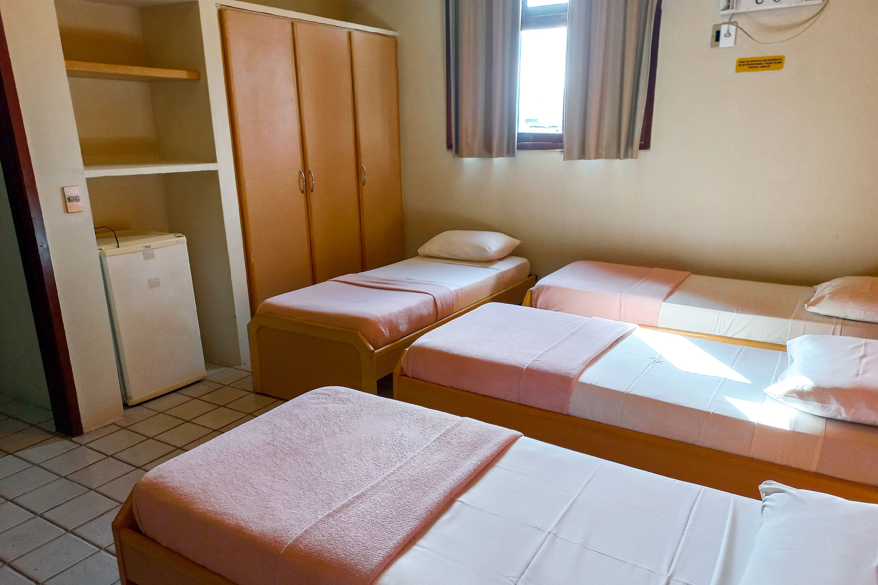 Kamar Quadruple Standar, Beberapa Tempat Tidur | Setrika/meja setrika, Wi-Fi gratis, dan seprai linen