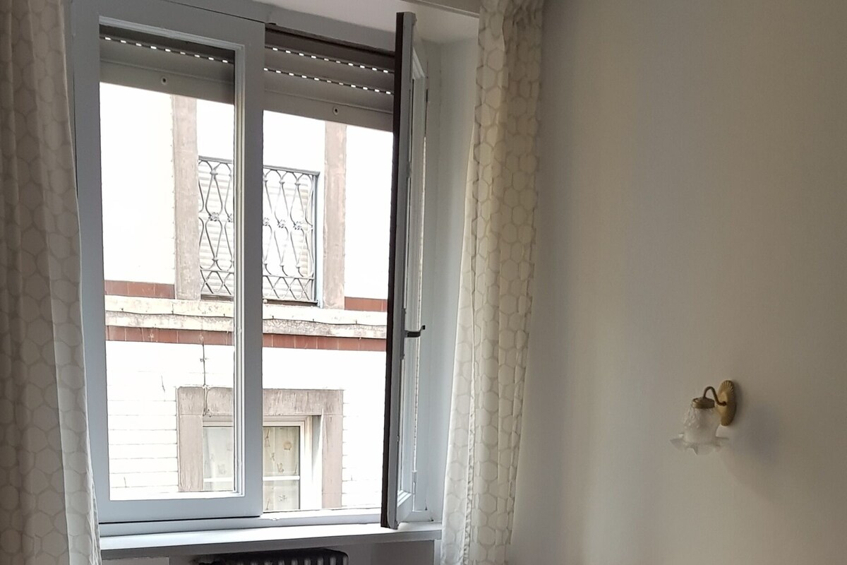 Escritorio, camas plegables/adicionales, wifi gratis y ropa de cama 