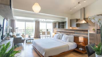Premier Ocean Suite | 1 bedroom, individually decorated, individually furnished, desk