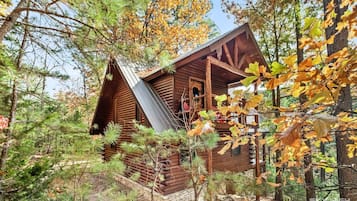 Luxury Cabin, 1 Queen Bed, Jetted Tub, Hill View (The Hideaway) | Premium bedding, individually decorated, individually furnished