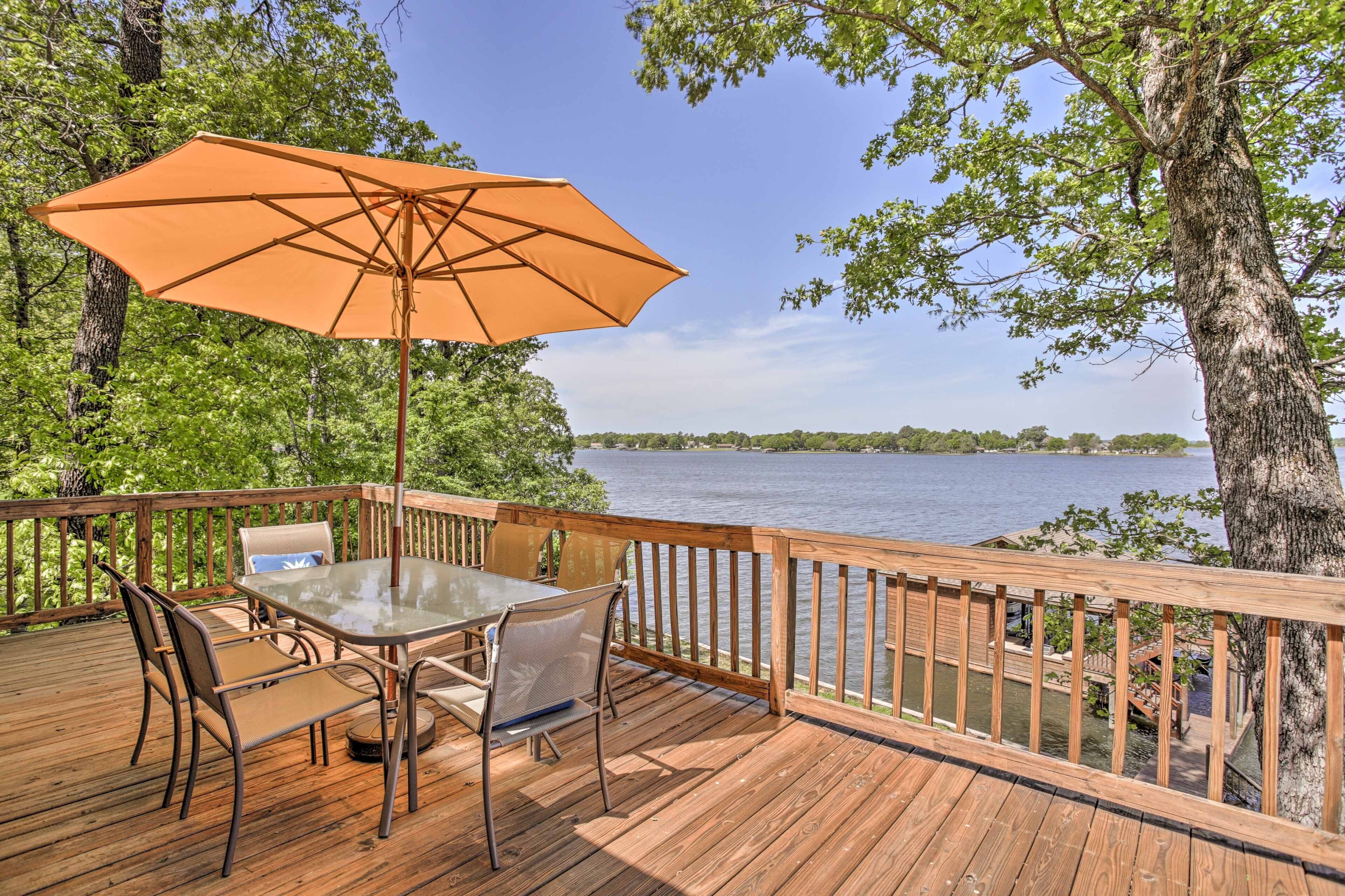 Pittsburg Family House on Lake Bob Sandlin w/Dock!