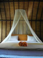 Habitación estándar doble, vistas al jardín | Escritorio, camas supletorias, wifi gratis y ropa de cama