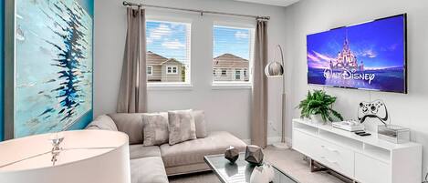 Una televisión, una mesa de tenis de mesa