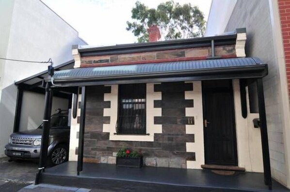 المنشأة من الخارج