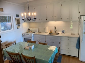 Fridge, microwave, oven, stovetop - Secluded Oceanfrot cottage:Unbelievable oceanfront views-Screened in Gazebo (Wilsons Beach, Campobello Island)