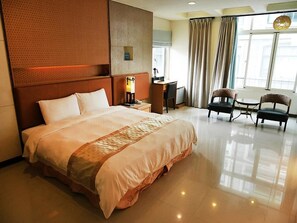 Kamar Double Standar | Meja kerja, Wi-Fi gratis, dan seprai linen