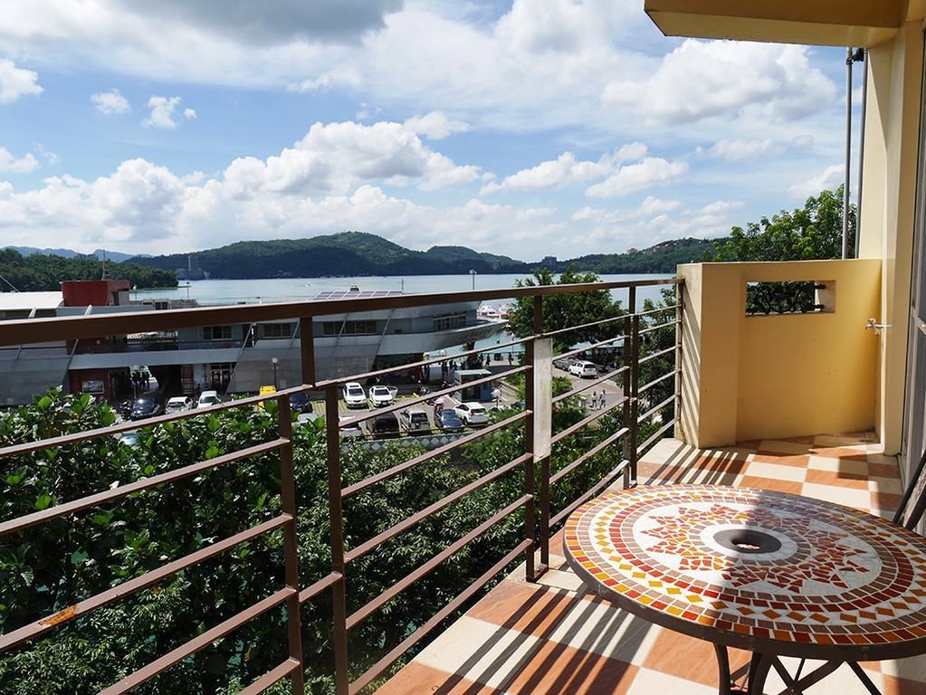 ห้องสแตนดาร์ดสำหรับสี่ท่าน, วิวทะเลสาบ | ระเบียง