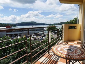 Standard Quadruple Room, Lake View | Balcony - Cherng Yuan Hotel (Yuchi)