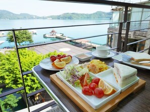 Free daily buffet breakfast  - Cherng Yuan Hotel (Yuchi)