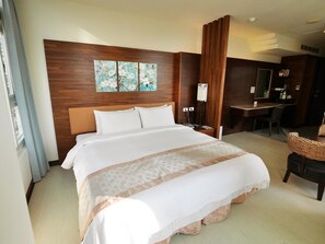 Standard Double Room, Lake View | Desk, free WiFi, bed sheets - Cherng Yuan Hotel (Yuchi)