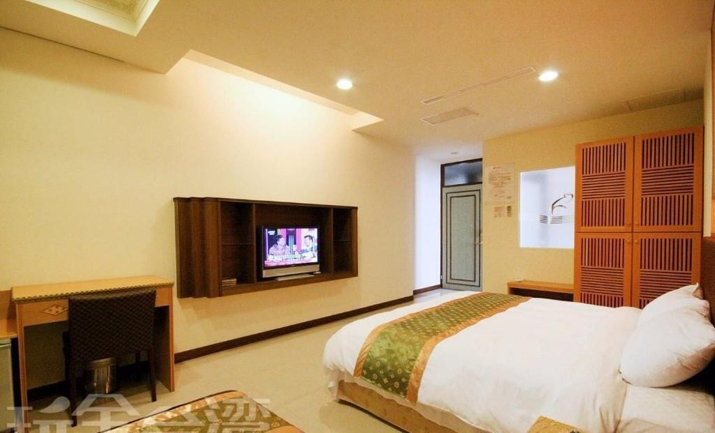 Triple Room, no window | Desk, free WiFi, bed sheets