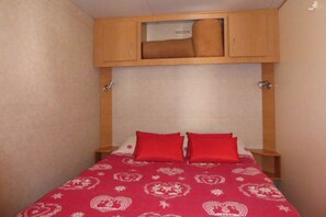 2 dormitorios, caja fuerte, wifi gratis y ropa de cama