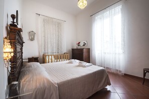 5 chambres, fer et planche à repasser, Wi-Fi gratuit, draps fournis