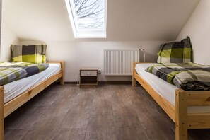 Escritorio, insonorización, wifi gratis y ropa de cama 