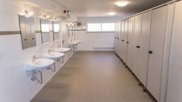 Douche, articles de toilette gratuits