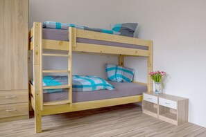Escritorio, insonorización, wifi gratis y ropa de cama 