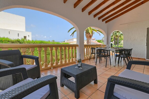 Outdoor dining - Classic and comfortable villa with private pool in Javea, Costa Blanca, Spain for 8 persons (Javea)
