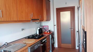 冰箱、微波炉、烤箱、炉灶