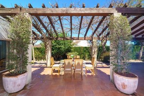 Outdoor dining - Large and comfortable villa  with private pool in Javea, Costa Blanca, Spain for 8 persons (Javea)