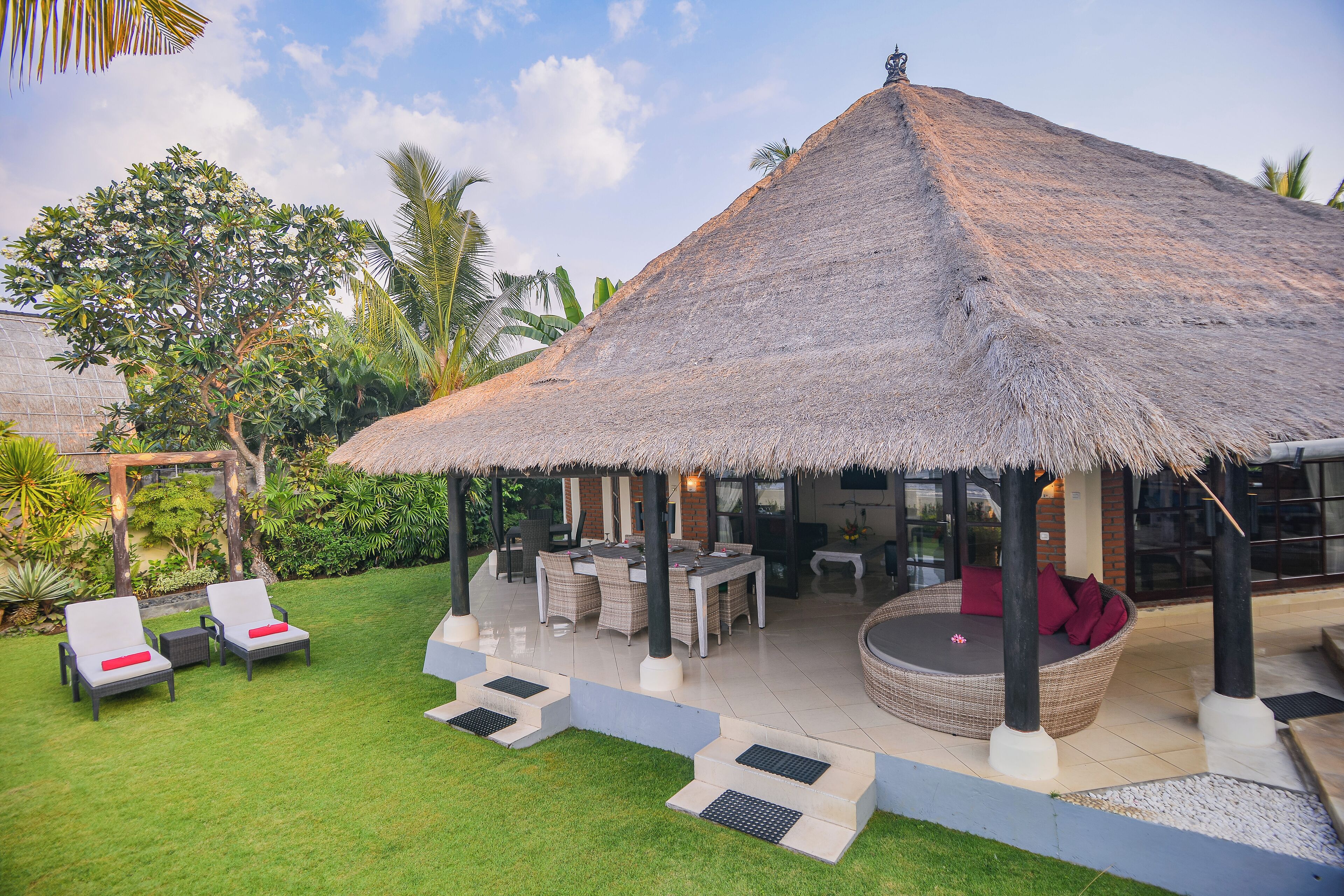 屋外ダイニングエリア