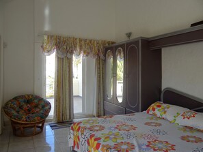 4 عدّة غرف نوم وخزنة داخل الغرفة ومكواة/لوح كي وواي فاي