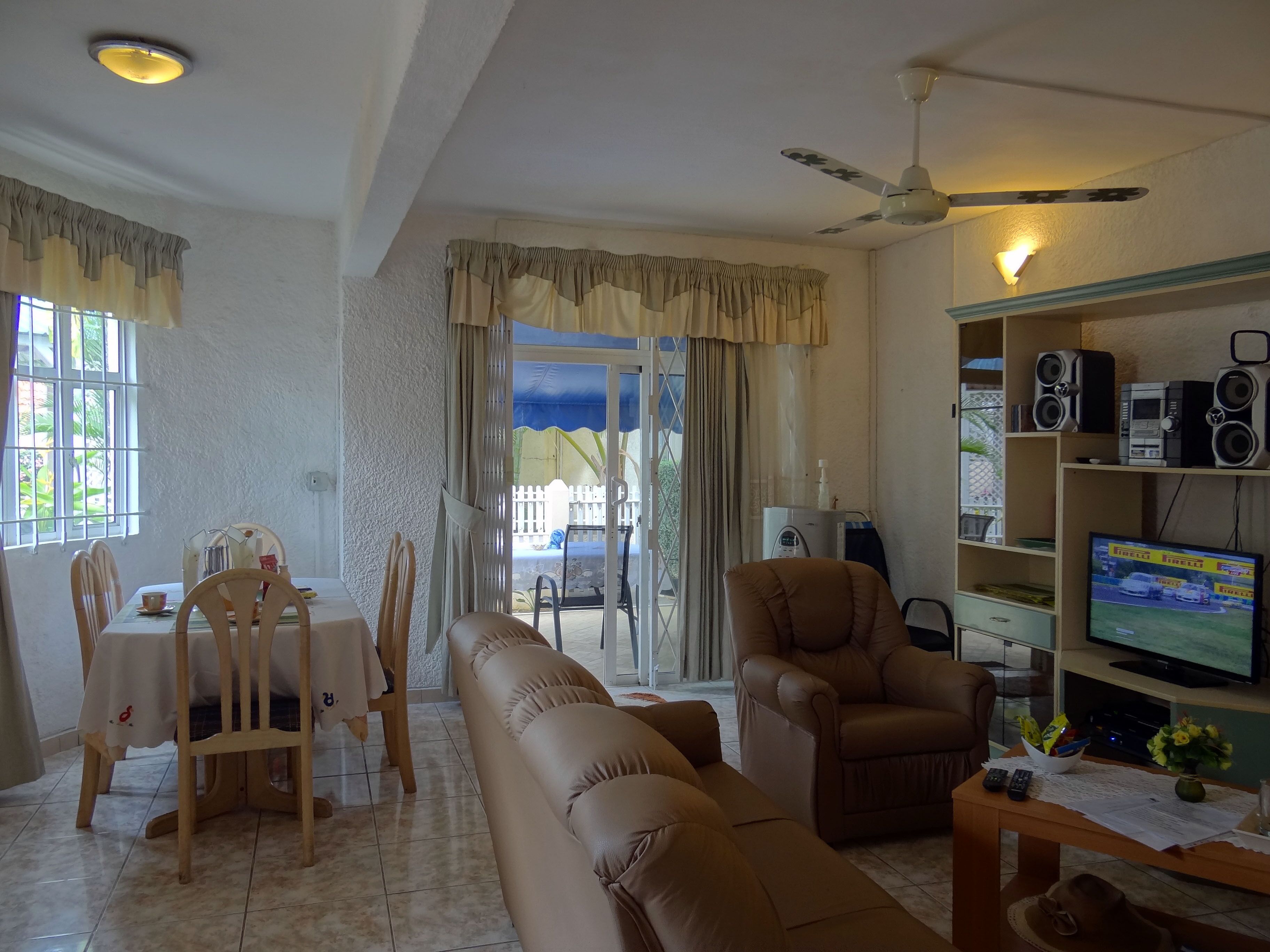 TV connectée, lecteur de DVD, chaîne hi-fi