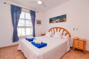 3 quartos, ferros/tábuas de passar roupa, Wi-Fi, roupa de cama