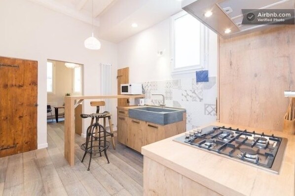 Fridge, microwave, oven, stovetop - Delightful three-room apartment in Santo Spirito a stone's throw from the most famous monuments (Firenze)