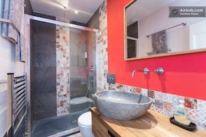 Shower, free toiletries, hair dryer, towels - Delightful three-room apartment in Santo Spirito a stone's throw from the most famous monuments (Firenze)