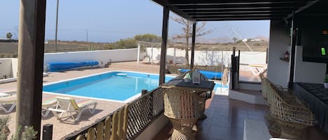 Piscina all'aperto, una piscina riscaldata