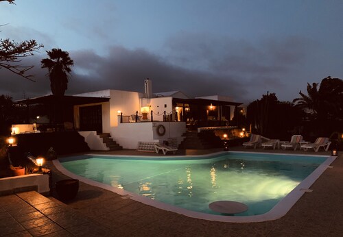 Country Villa overlooking ocean with WI-FI.