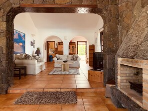 Interior - Country Villa overlooking ocean with WI-FI. (Tias)