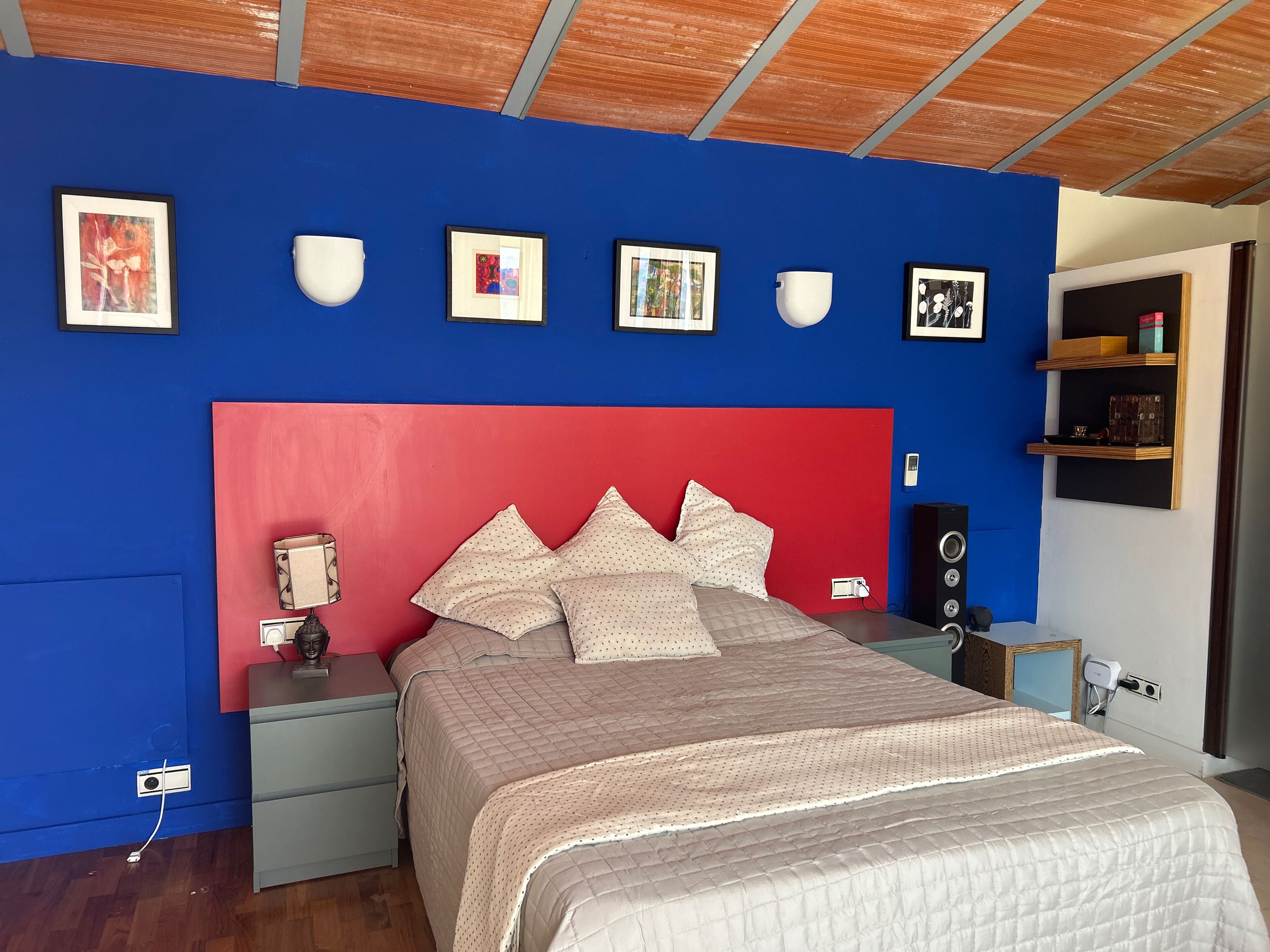 3 bedrooms, iron/ironing board, travel cot, free WiFi
