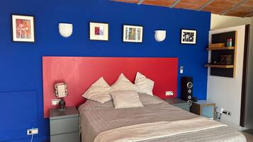 3 bedrooms, iron/ironing board, travel cot, free WiFi