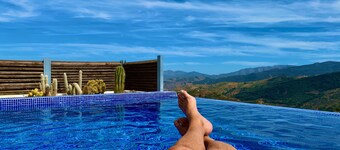 Quatre étages Finca Avec débordement et vue sur la montagne à couper le souffle privées