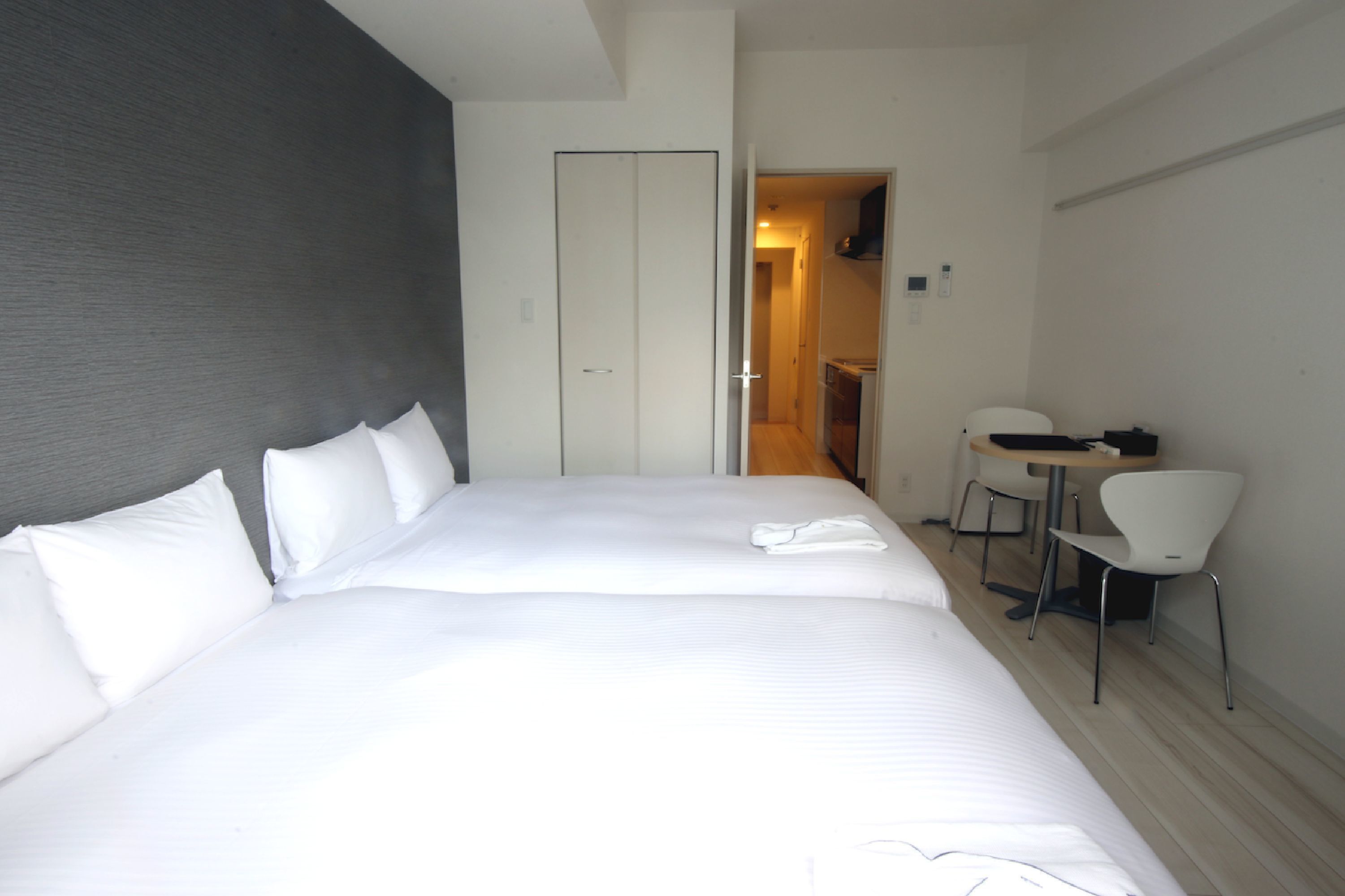Soundproofing, free WiFi, bed sheets