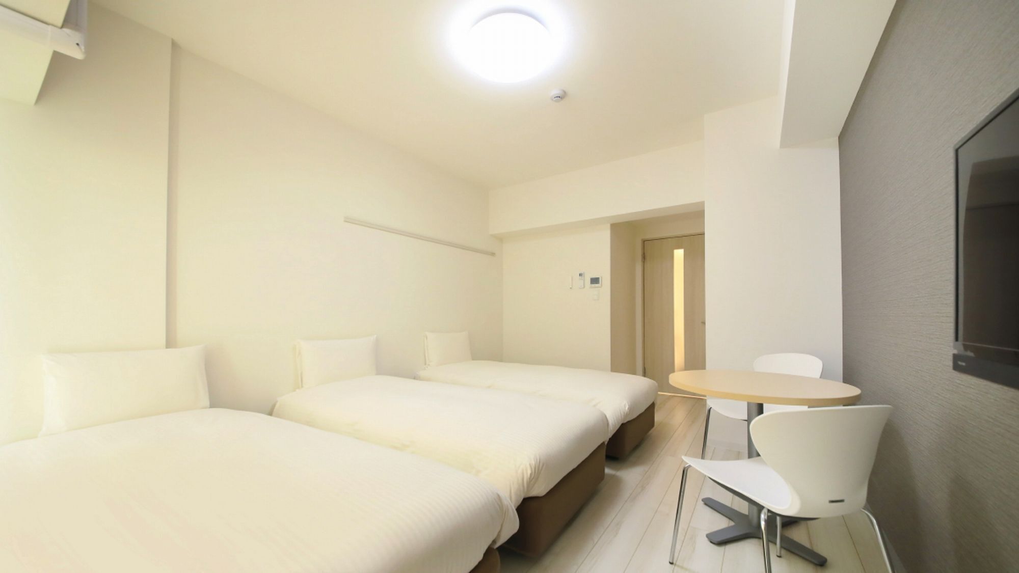 Soundproofing, free WiFi, bed sheets