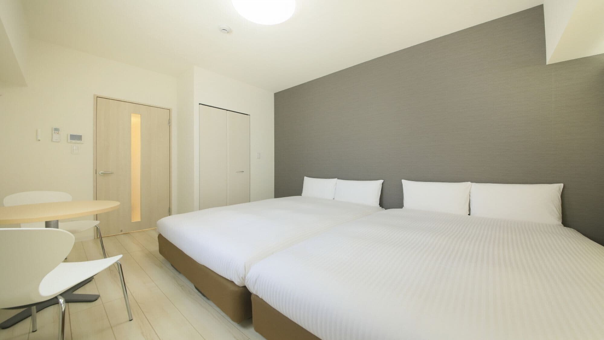 Soundproofing, free WiFi, bed sheets
