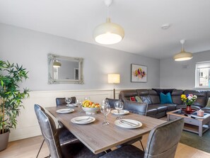 Dining - Pink Blossom, Townhouse Clifden (Clifden)
