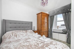 2 bedrooms, iron/ironing board, free WiFi, bed sheets