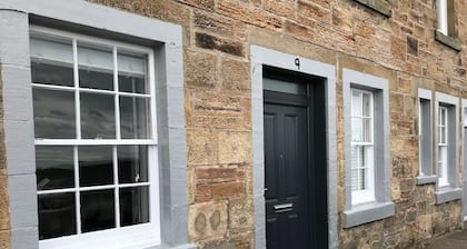 Two Bedroom Flat on Picturesque Harbour with Wonderful Sea Views (FI 00099 F)