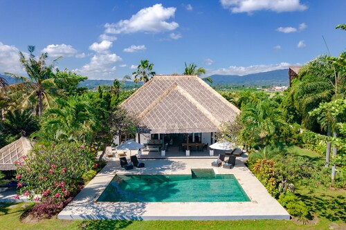 Villa Bersama: Live The Bali Dream in this Luxury Beach Front Villa with Staff! 
