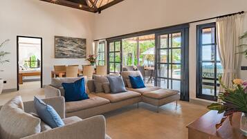 Televisio, DVD-soitin, kirjoja