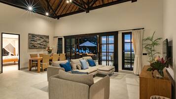 Televisión, reproductor de DVD y libros