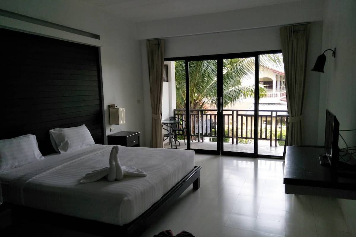 Deluxe Double or Twin Room | In-room safe, iron/ironing board, free WiFi